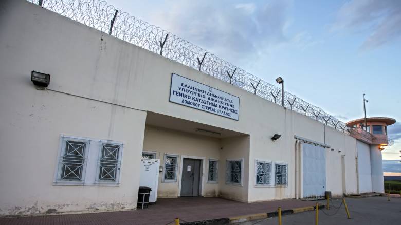 Ευφάνταστος κρατούμενος: Προσπάθησε να περάσει κινητό στις φυλακές μέσα σε… εικόνα