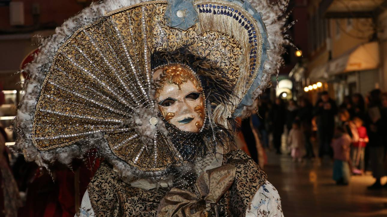 Καρναβάλι 2020: Βενετσιάνικη περαντζάδα στην Κέρκυρα - CNN.gr
