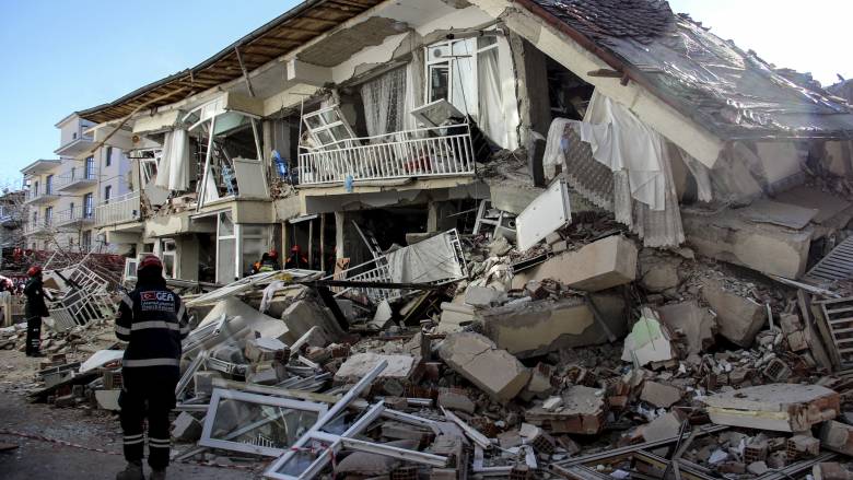 Σεισμός στα σύνορα Τουρκίας - Ιράν: Νεκροί και τραυματίες