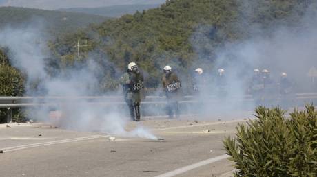 Μυτιλήνη: Επεισόδια στο Διαβολόρεμα μεταξύ διαδηλωτών και αστυνομίας