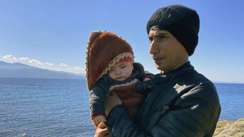 Μπλόκα κατοίκων και μαζικές αφίξεις προσφύγων στα νησιά του Βορείου Αιγαίου
