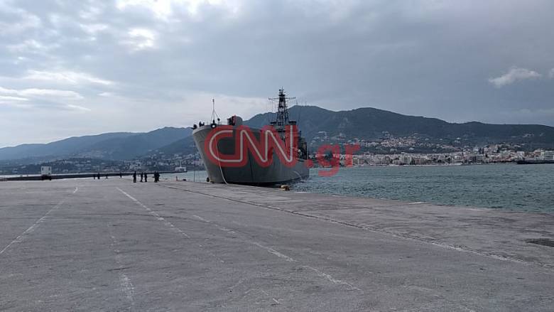 Το CNN Greece στη Μυτιλήνη: Το αρματαγωγό «Ρόδος» θα παραλάβει 500 πρόσφυγες και μετανάστες