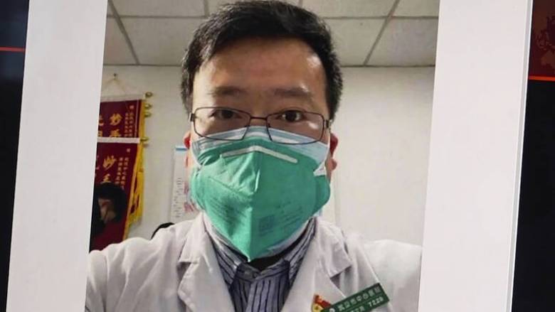 Η Κίνα τίμησε τον γιατρό - «ήρωα» που φιμώθηκε όταν ενημέρωσε τον κόσμο για τον κορωνοϊό