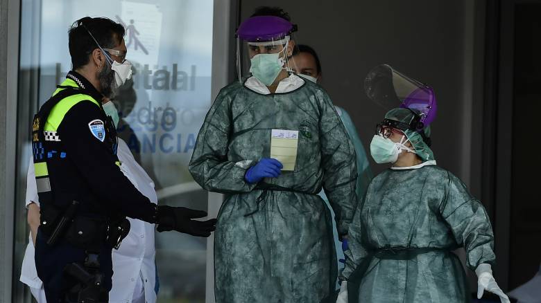 Κορωνοϊός: Θετικός στον ιό ο επικεφαλής της επιτροπής αντιμετώπισης της πανδημίας στην Ισπανία