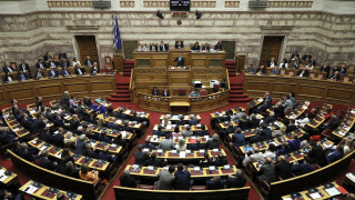 Βουλή: Μητσοτάκης και πολιτικοί αρχηγοί μιλούν για τα μέτρα αντιμετώπισης του κορωνοϊού