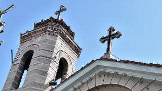 Κορωνοϊός - Πάτρα: Δεκάδες πολίτες συγκεντρώθηκαν σε εκκλησία - Παρέμβαση της Αστυνομίας