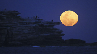 Ροζ υπερπανσέληνος: Στο νυχτερινό ουρανό απόψε το μεγαλύτερο φεγγάρι του 2020
