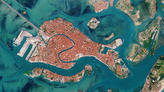 Μία... άλλη Βενετία: Εικόνες από το διάστημα δείχνουν τα κανάλια πριν και μετά την πανδημία