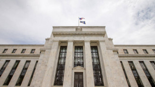 Πρωτοφανή συρρίκνωση της οικονομίας των ΗΠΑ στο δεύτερο τρίμηνο του 2020 αναμένει η Fed