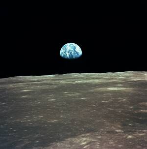 20 Ιουλίου 1969: Μία από τις πιο ιστορικές φωτογραφίες της Γης από το Apollo 11, κατά την περιστροφή του γύρω από το φεγγάρι.