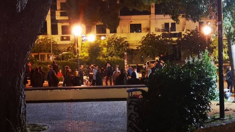 Κορωνοϊός: Σε αστυνομικό κλοιό η Αγία Παρασκευή έπειτα από δύο βράδια έντασης