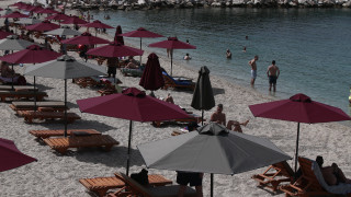 Διεθνή ΜΜΕ: Η Ελλάδα επιστρέφει στις παραλίες με αποστάσεις ασφαλείας
