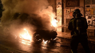 Μπαράζ επιθέσεων στην Αθήνα: Μέσα σε 10 λεπτά έκαψαν 13 οχήματα - Καμία σύλληψη