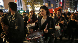 Τουρκία - Έρευνα: Οι νέοι θέλουν να εγκαταλείψουν τη χώρα - Προτεραιότητά τους η ελευθερία