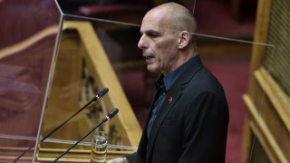 Βαρουφάκης στο CNN Greece: Η ύφεση μπορεί να φτάσει στο 15%