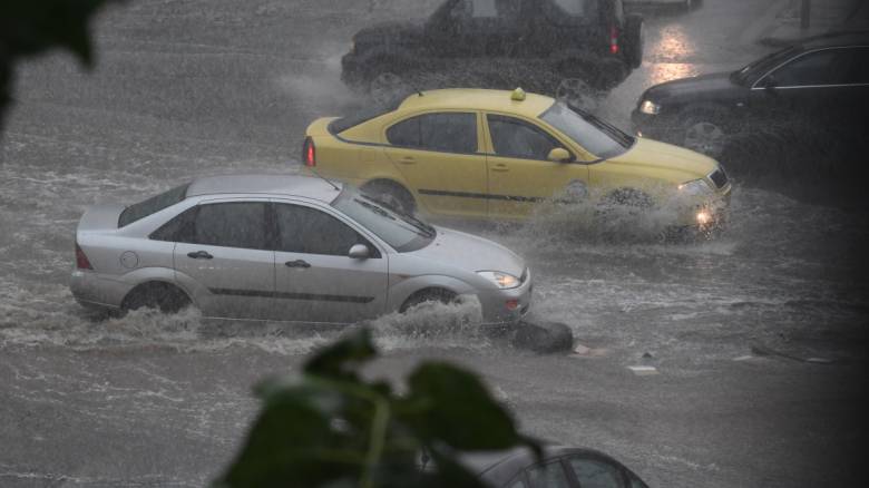Καιρός: Ισχυρή βροχόπτωση στην Αττική - CNN.gr