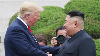 Δύο χρόνια μετά την ιστορική χειραψία Τραμπ - Κιμ Γιονγκ Ουν: «Απειλή» για τη Βόρεια Κορέα οι ΗΠΑ