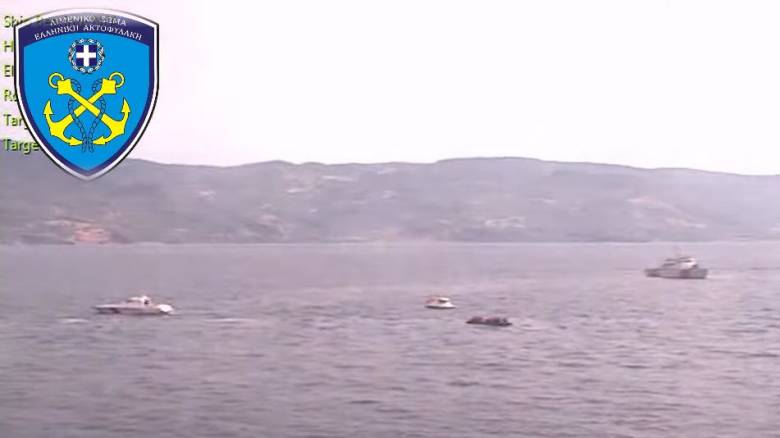 Βίντεο: Τουρκικές ακταιωροί συνοδεύουν βάρκα με πρόσφυγες και μετανάστες σε ελληνικά χωρικά ύδατα
