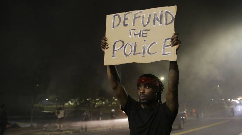 «Φύλακες, όχι πολεμιστές»: Αλλαγές στην αστυνομία της Ατλάντα μετά τη δεύτερη δολοφονία μαύρου