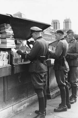 1940, οι Γερμανοί στο Παρίσι.
