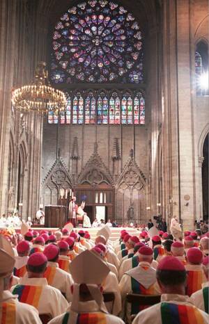 1997, ο Πάπας Ιωάννης Παύλος ο Β' λειτουργεί στο Ναό.