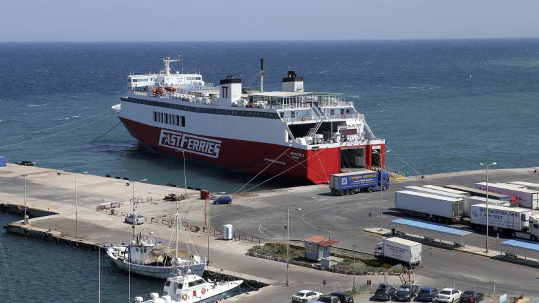 Μηχανική βλάβη στο επιβατηγό πλοίο «Θεολόγος» νότια της Καρύστου