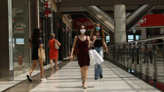 Κορωνοϊός: Καταργείται η μάσκα στα εμπορικά κέντρα και το όριο των έξι ατόμων ανά τραπέζι