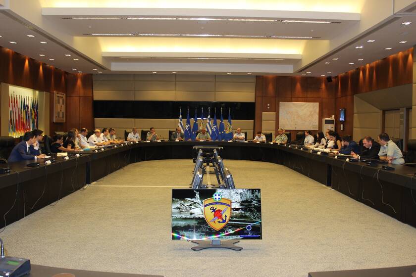 Ενημέρωση για την αμυντική πολιτική από τον στρατηγό Κωνσταντίνο Φλώρο στα κεντρικά γραφεία του HNDGS, Υπουργείο Εθνικής Άμυνας (2018)