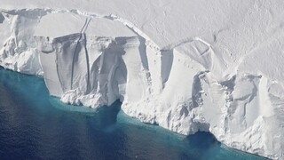 Γιατί οι επιστήμονες ανησυχούν τόσο για τον «Παγετώνα της Αποκάλυψης» στην Ανταρκτική