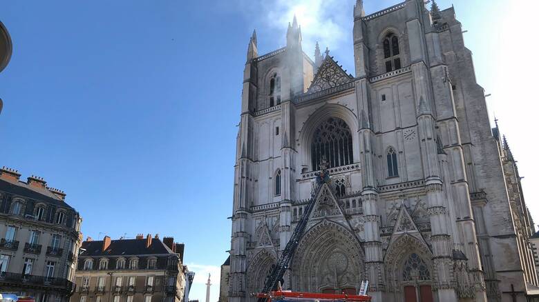 Συναγερμός στη Γαλλία: Φωτιά σε καθεδρικό ναό στη Νάντη 