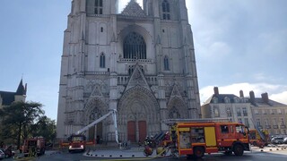 Νάντη: Υπό έλεγχο η πυρκαγιά που ξέσπασε σε καθεδρικό ναό 