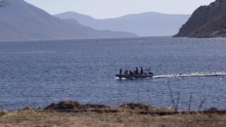 Προσάραξη ταχύπλοου με οκτώ επιβαίνοντες στη νησίδα Μετώπη στο Σαρωνικό 