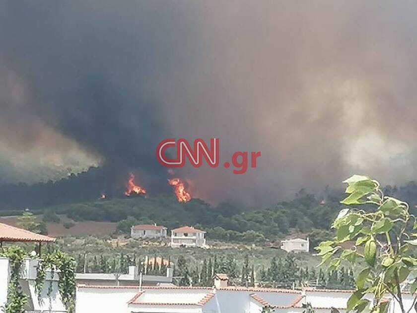 Φωτιά στην Κορινθία: Οι πρώτες εικόνες από το σημείο - CNN.gr