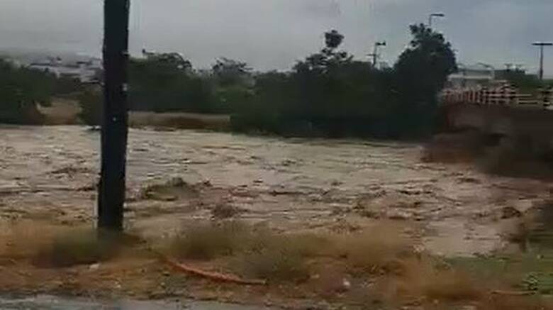 Πλημμύρες στην Εύβοια: Συγκλονιστικά βίντεο μετά τη νεροποντή - CNN.gr