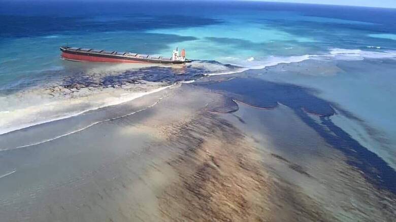 Μαυρίκιος: Απαντλήθηκε το μεγαλύτερο μέρος του πετρελαίου από το ιαπωνικό πλοίο