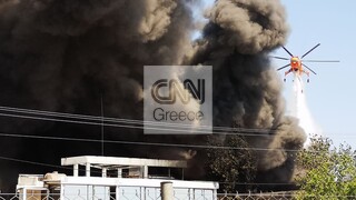 Φωτιά σε εργοστάσιο στη Μεταμόρφωση: Τοξικός καπνός κάλυψε τον ουρανό της Αττικής 