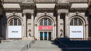 «Dream Together»: Ένα πανό της Γιόκο Όνο καλωσορίζει και πάλι τους επισκέπτες στο Met