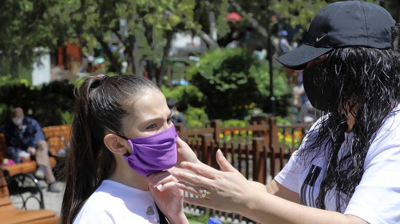 Κορωνοϊός - Ελληνική Παιδιατρική Εταιρεία: Πώς προστατεύει η μάσκα τα παιδιά  - CNN.gr