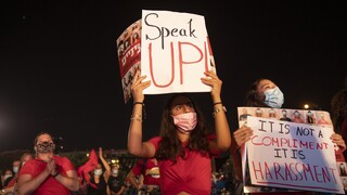 #ΜeToo: Ο ομαδικός βιασμός έφηβης έφερε καταιγισμό καταγγελιών για σεξουαλικές επιθέσεις 