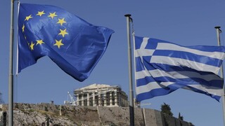 Ο κορωνοϊός επιταχύνει τη «μάχη» επίσημου – ιδιωτικού τομέα για το ελληνικό χρέος 