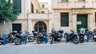 Δήμος Αθηναίων: 1.180 νέες θέσεις στάθμευσης δικύκλων στο κέντρο και τις γειτονιές