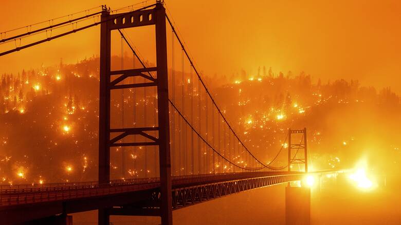 Στις φλόγες η Καλιφόρνια: Ακόμη τρεις νεκροί από τις φονικές πυρκαγιές εξαιτίας κεραυνών