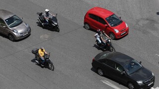 Αλλαγές στις άδειες οδήγησης: Όσοι έχουν δίπλωμα κατηγορίας Β μπορούν να οδηγήσουν και μοτοσικλέτα