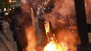 Οργή και πυροβολισμοί κατά αστυνομικών στις διαδηλώσεις για το θάνατο της Μπριόνα Τέιλορ