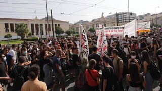 Πανεκπαιδευτικό συλλαλητήριο για τον κορωνοϊό - Κλειστά 300 σχολεία σε όλη την Ελλάδα