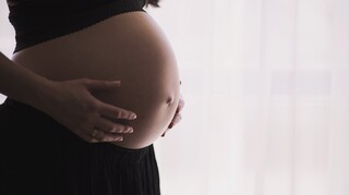 Η μητρότητα στον καιρό του κορωνοϊού: 18 γέννες στο νοσοκομείο «Αττικόν»