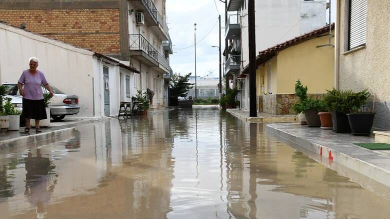 Κακοκαιρία: Σφοδρές πλημμύρες σε Μεσολόγγι, Ναύπακτο και Πάτρα