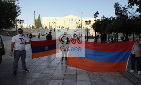 Συγκέντρωση διαμαρτυρίας Αρμενίων στο Σύνταγμα για το Ναγκόρνο Καραμπάχ