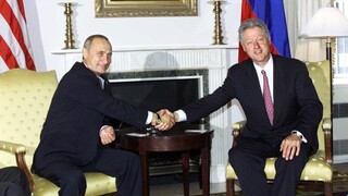 Αποκάλυψη: Η συνομιλία Πούτιν - Κλίντον για τη βύθιση του πυρηνικού υποβρυχίου «Κουρσκ» το 2000