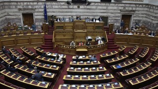 Βουλή: «Φρένο» στον διορισμό συγγενών ως μετακλητών, μετά την υπόθεση Ζαρούλια